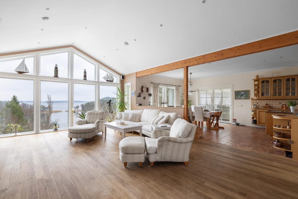 Communal lounge/ TV room, Living room