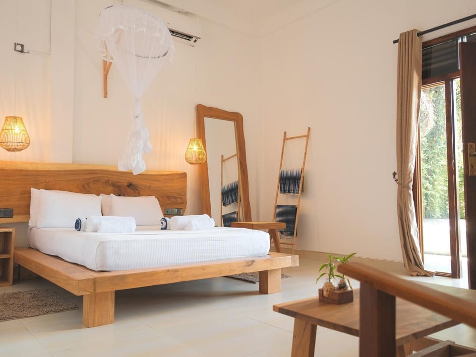 Bed, Photo of the whole room, Bedroom, towels, air conditioner