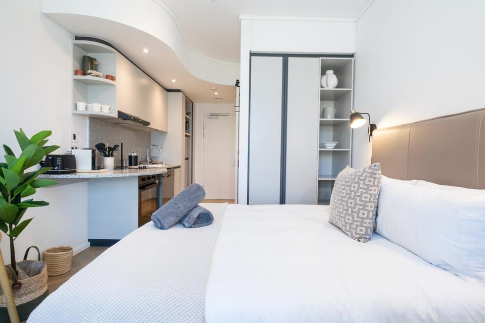 Bed, Kitchen or kitchenette