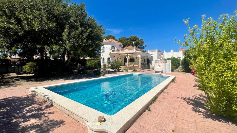 MEDDAYS Villa DOS TORRES Villa in Miami Platja