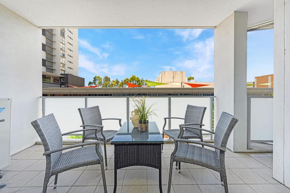 Comfy 2BR in Parramatta central with free parking Apartment in Parramatta