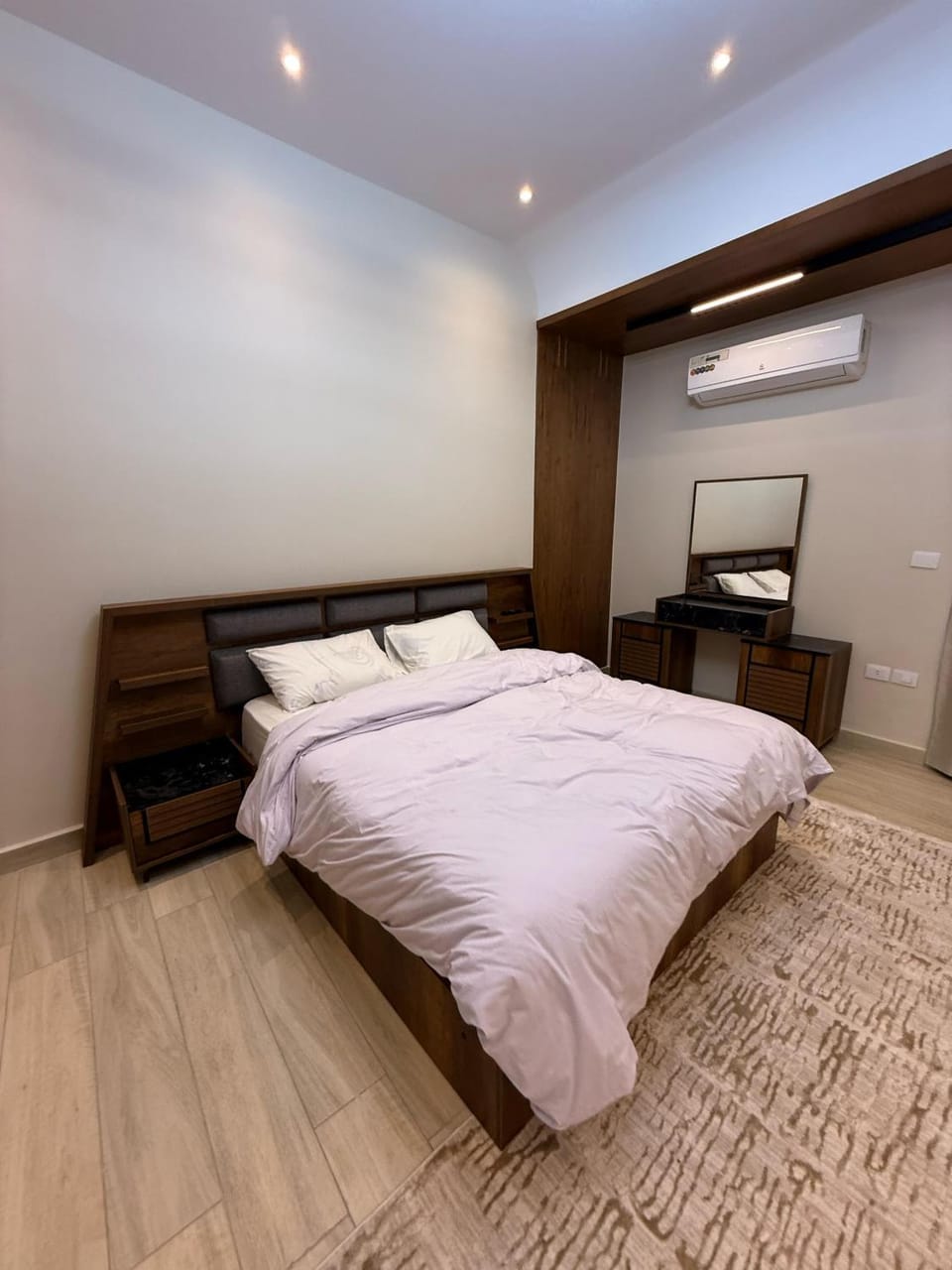 Luxury Flat W Private Terrace minutes to Airport Apartment in Cairo Governorate