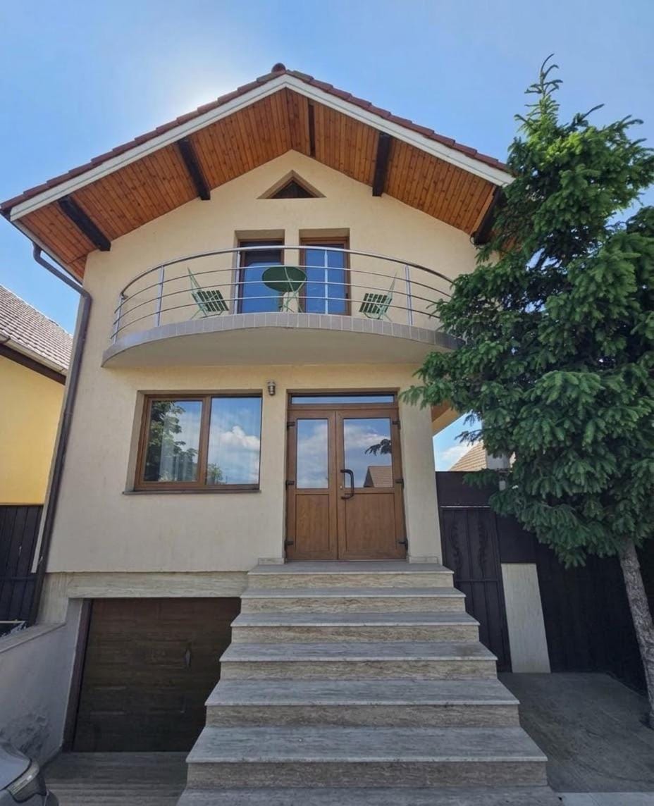 Casa cu brad Bed and Breakfast in Romania