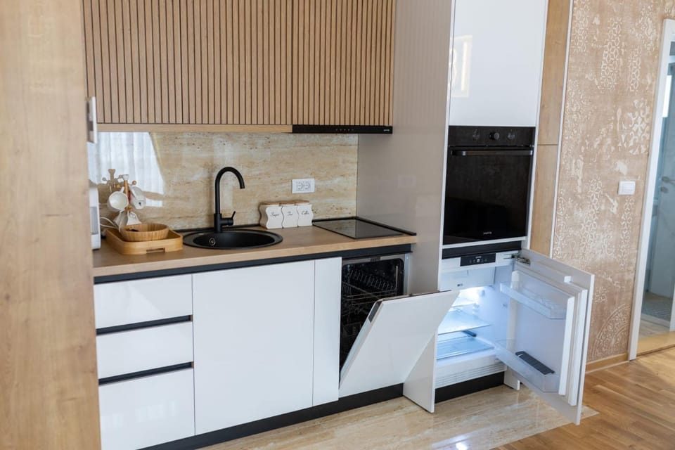 Kitchen or kitchenette, oven