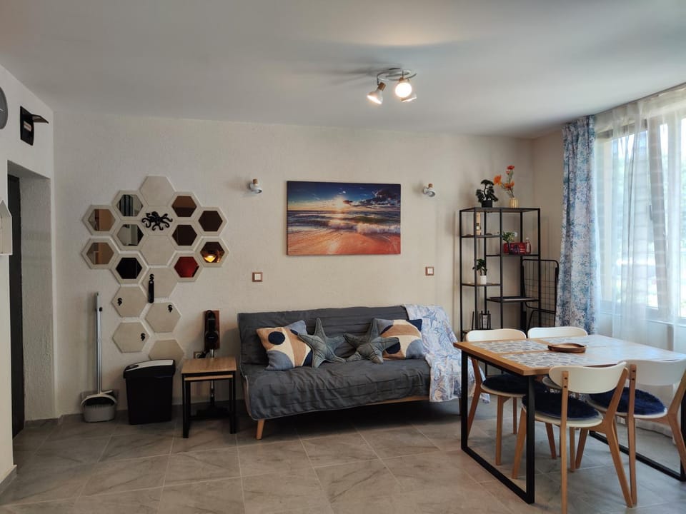 Студио Sea, к-с Нестинарка Apartment in Burgas Province
