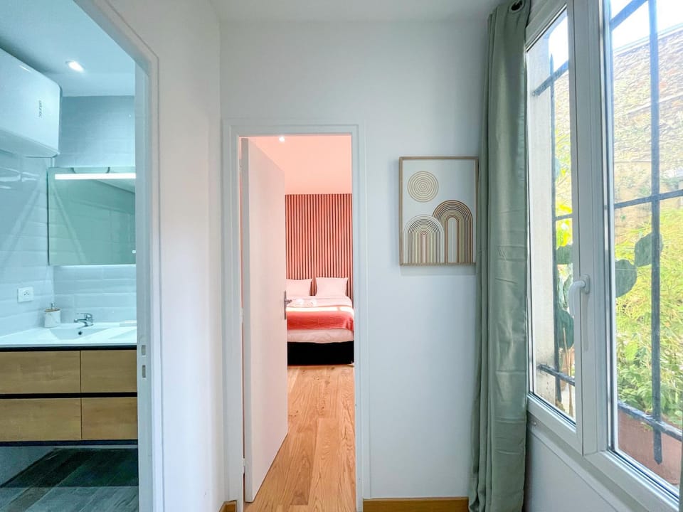 Urban Flat 198 - Townhouse Basfroi Apartment in Paris