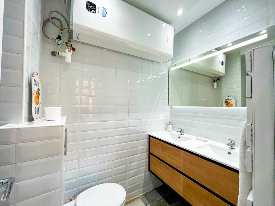 Urban Flat 198 - Townhouse Basfroi Apartment in Paris