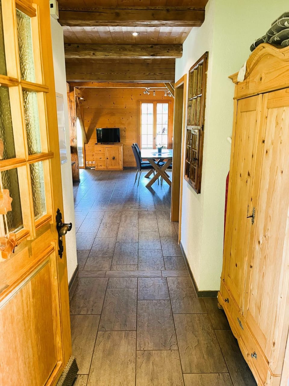 Facade/entrance, wardrobe