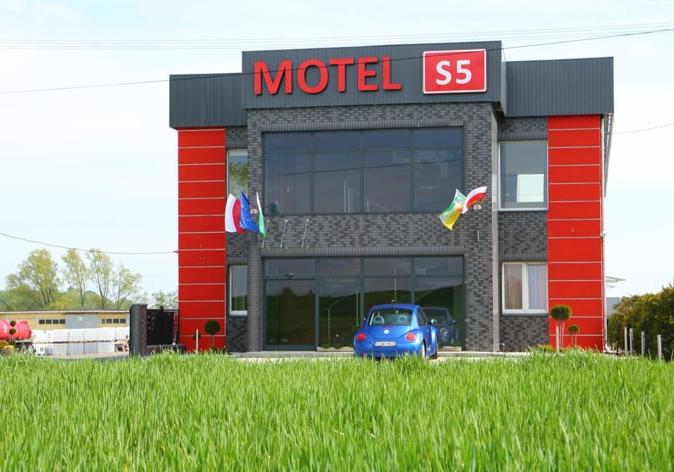 MOTEL S5 Hotel S5 BASEN JACUZZI MYJNIA Motel in Greater Poland Voivodeship