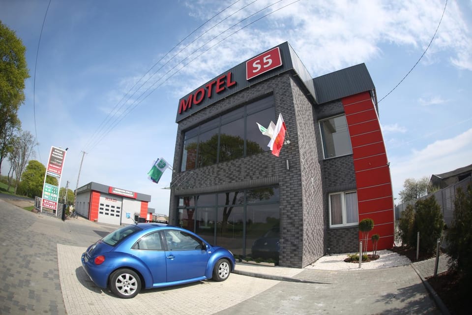 Facade/entrance