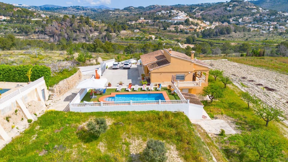 Property building, Facade/entrance, Off site