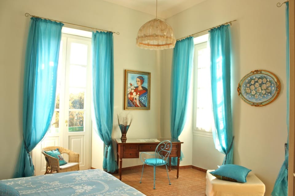 Photo of the whole room, Decorative detail, Decorative detail, City view, Landmark view, Sea view