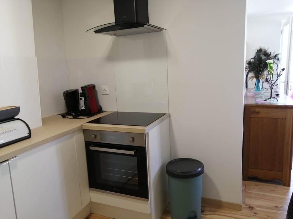 Coffee/tea facilities, stove
