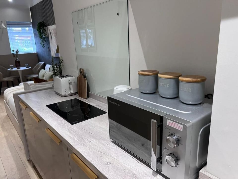 Luxury Solihull Studio Apartment - 5 mins to NEC, Airport, JLR, Resorts World Apartment in Solihull