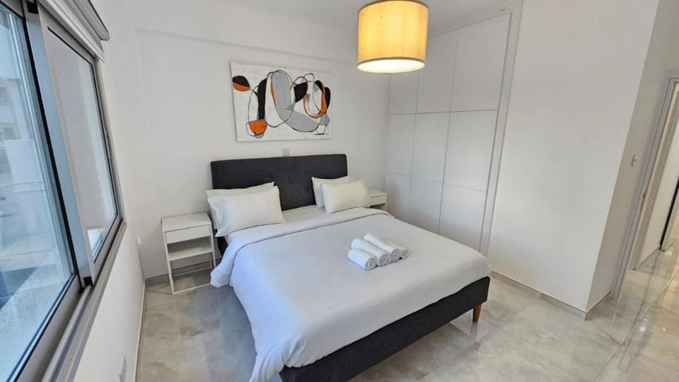 Sea Breeze 3 Bed Frontline Flat Apartment in Germasogeia
