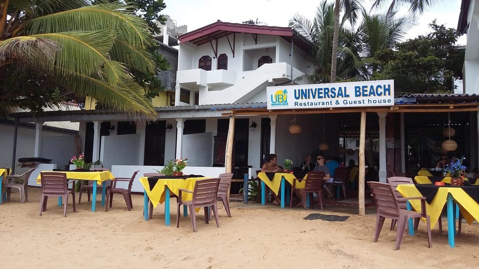 Restaurant/places to eat, Balcony/Terrace, Beach