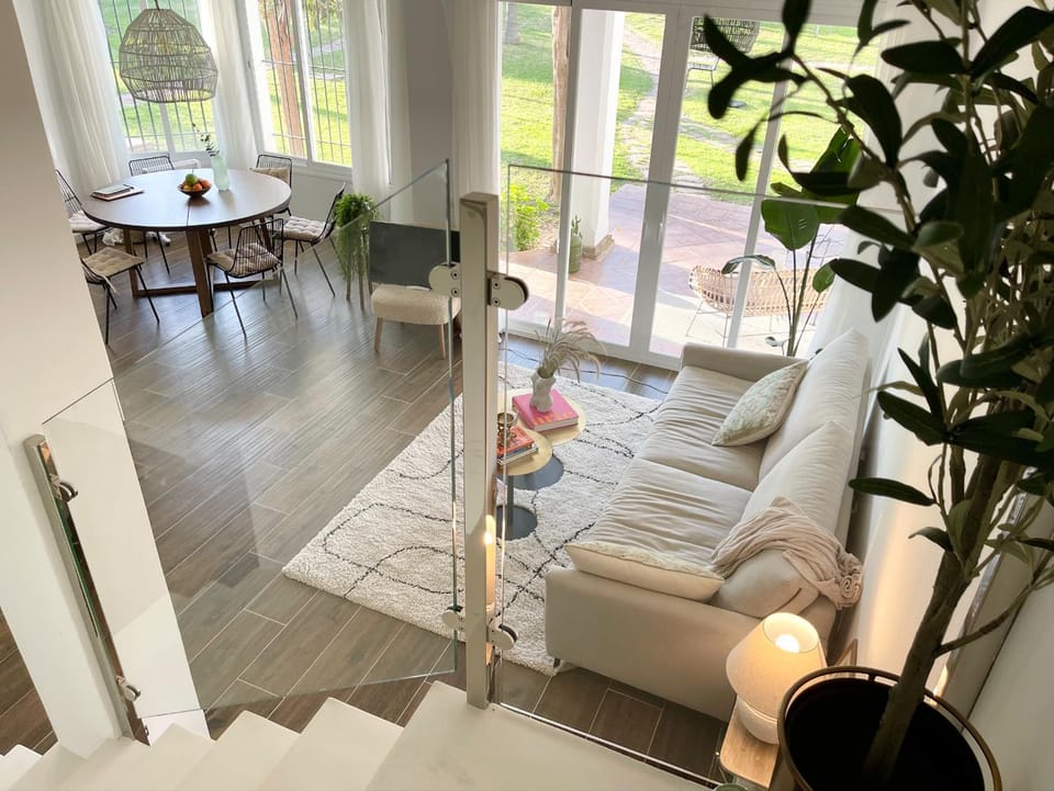 Living room, Lounge or bar, Seating area, Dining area, Garden view