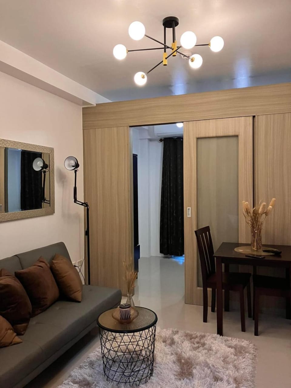 Bed, TV and multimedia, Living room, Lobby or reception, Fitness centre/facilities, Photo of the whole room, Business facilities, Seating area, Dining area, Bedroom, fireplace