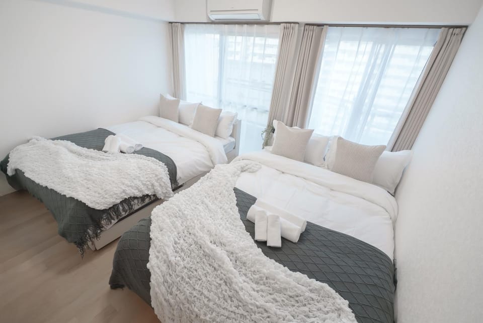 1 minute from Higashi-Shinjuku Station Large living room Apartment in Shinjuku