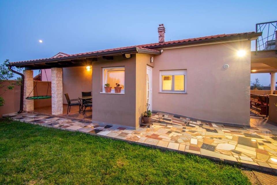 Holiday Home Enard with Jacuzzi by Istrabook Villa in Istria County