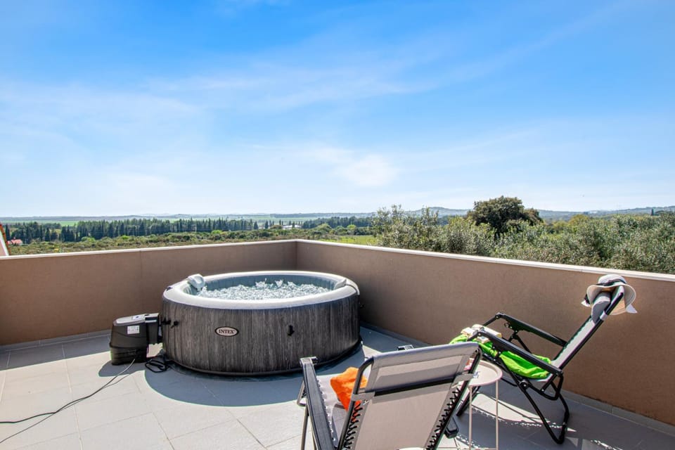 Holiday Home Enard with Jacuzzi by Istrabook Villa in Istria County