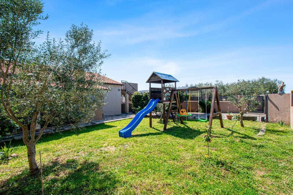 Holiday Home Enard with Jacuzzi by Istrabook Villa in Istria County
