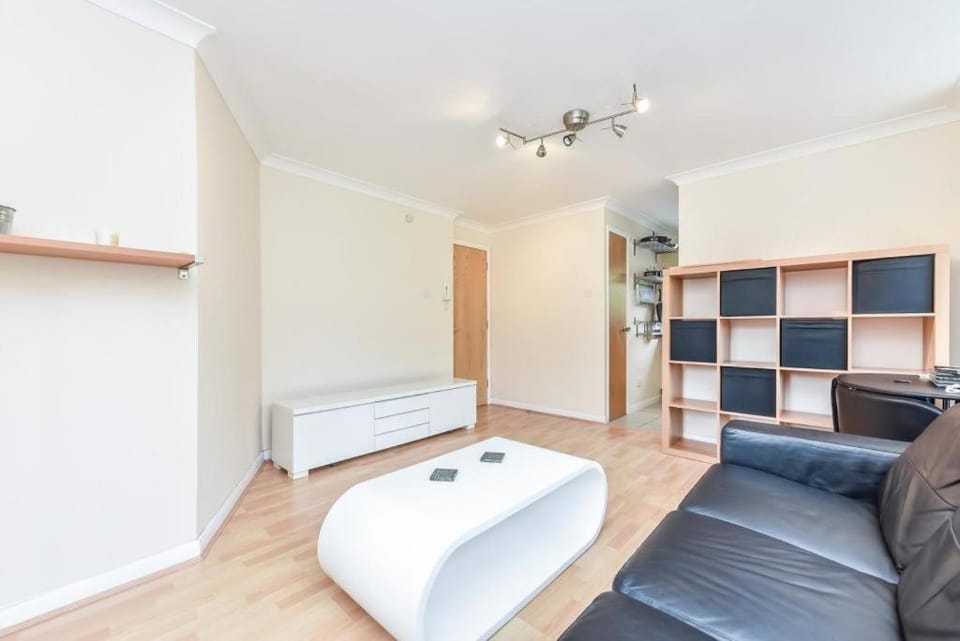 Living room, Photo of the whole room, Seating area