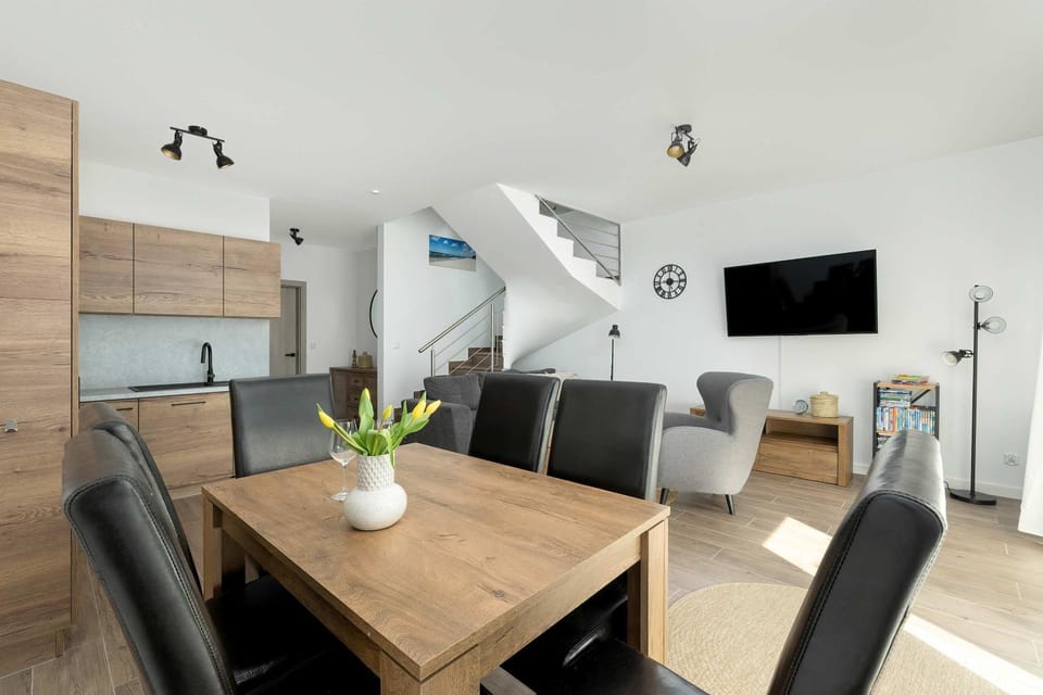 Kitchen or kitchenette, Living room, Dining area