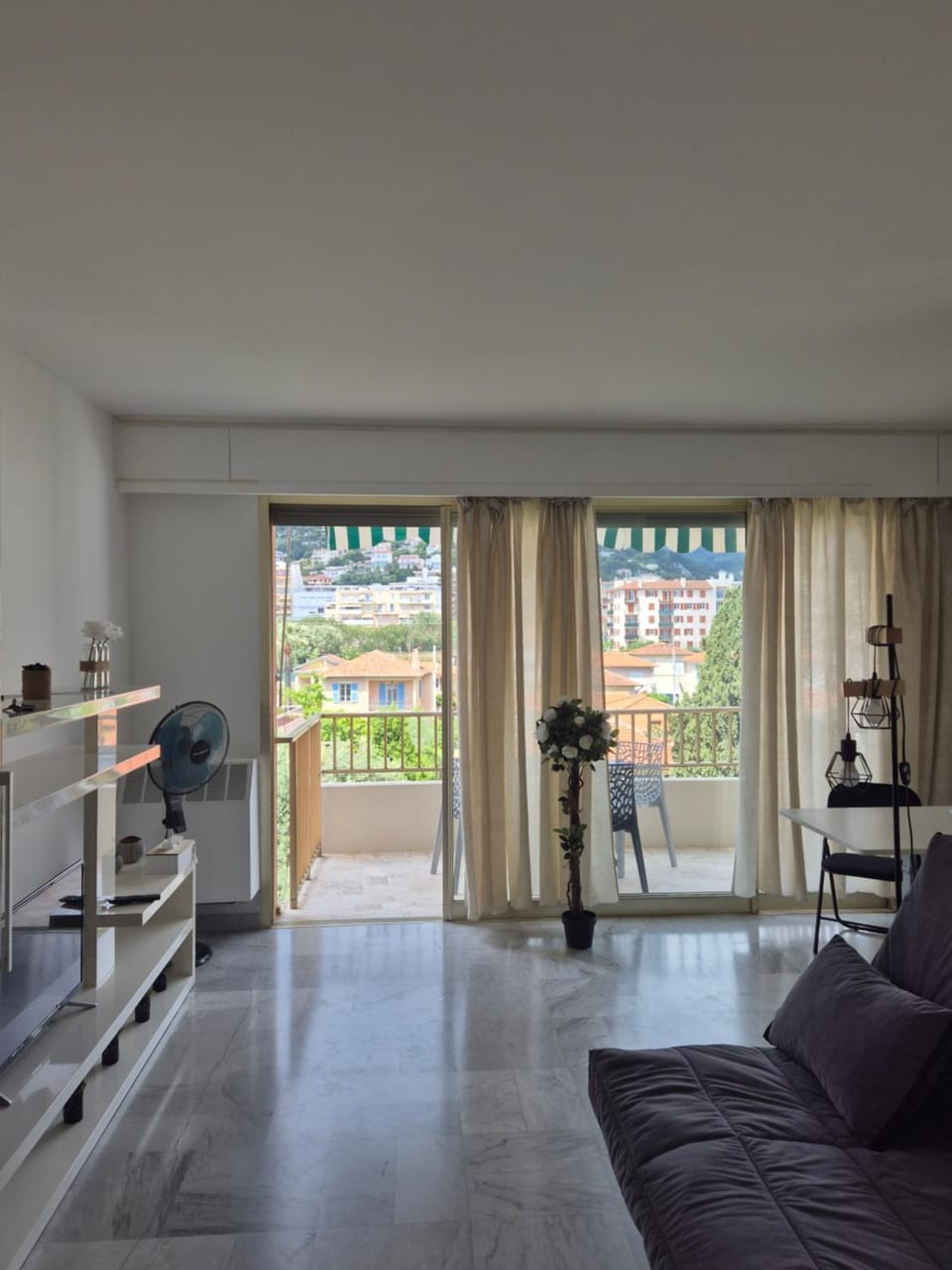 Bed, Balcony/Terrace, Living room, Photo of the whole room, Seating area