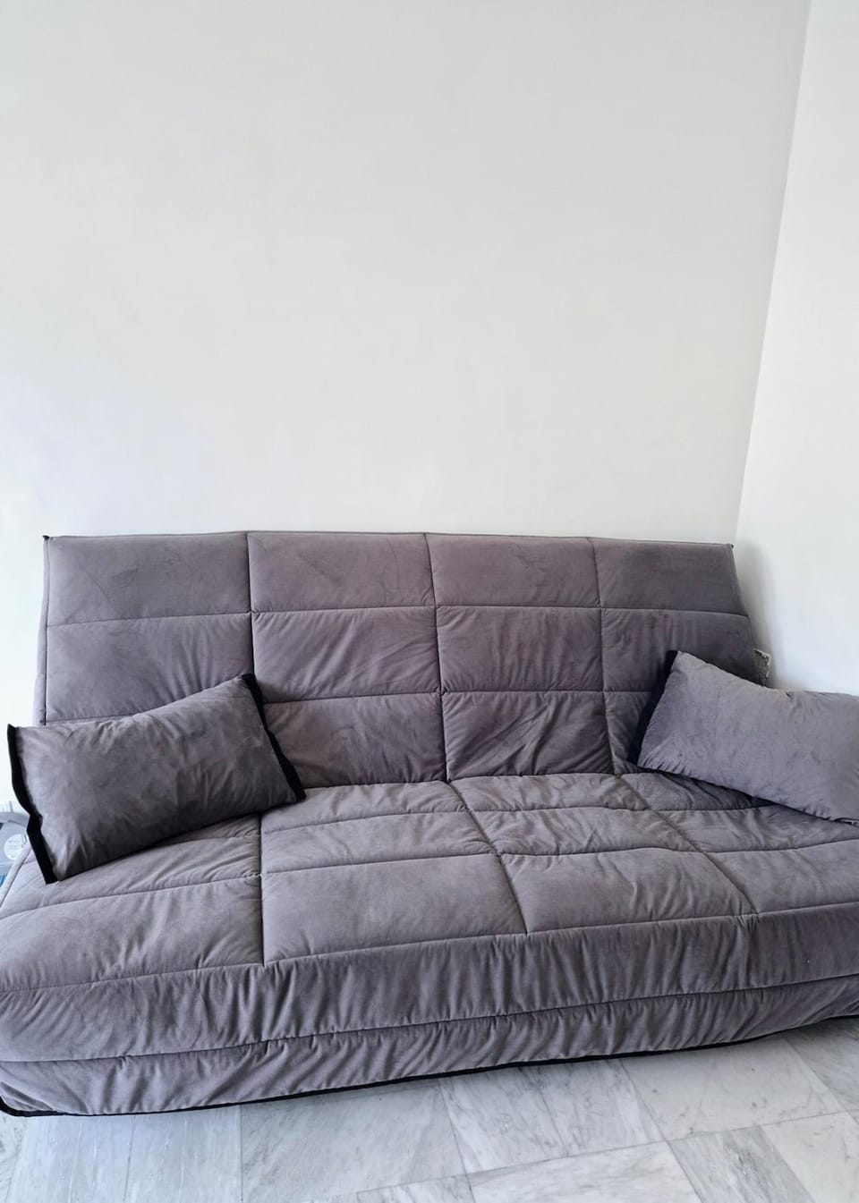 Bed, Living room, Seating area