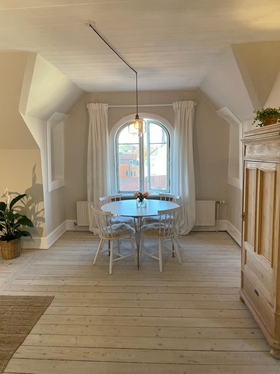 Living room, Dining area, furniture