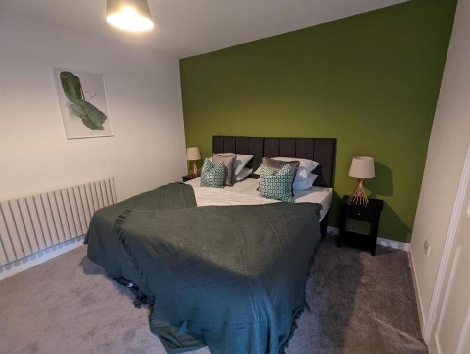 Bed, Photo of the whole room, Bedroom, internet