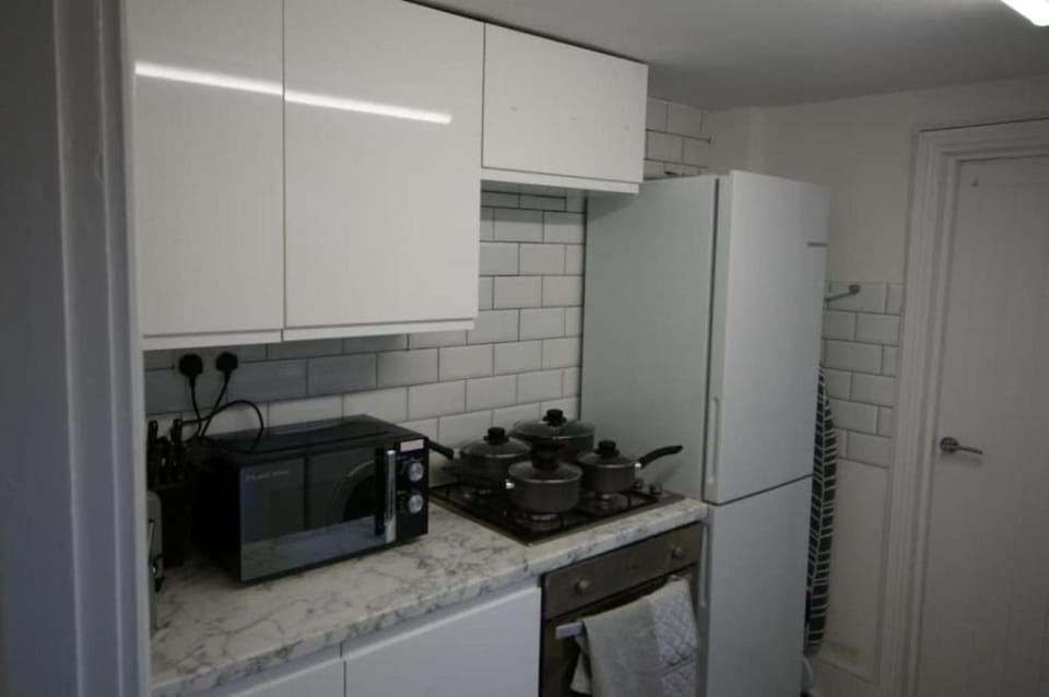 Kitchen or kitchenette, microwave, oven, kitchen