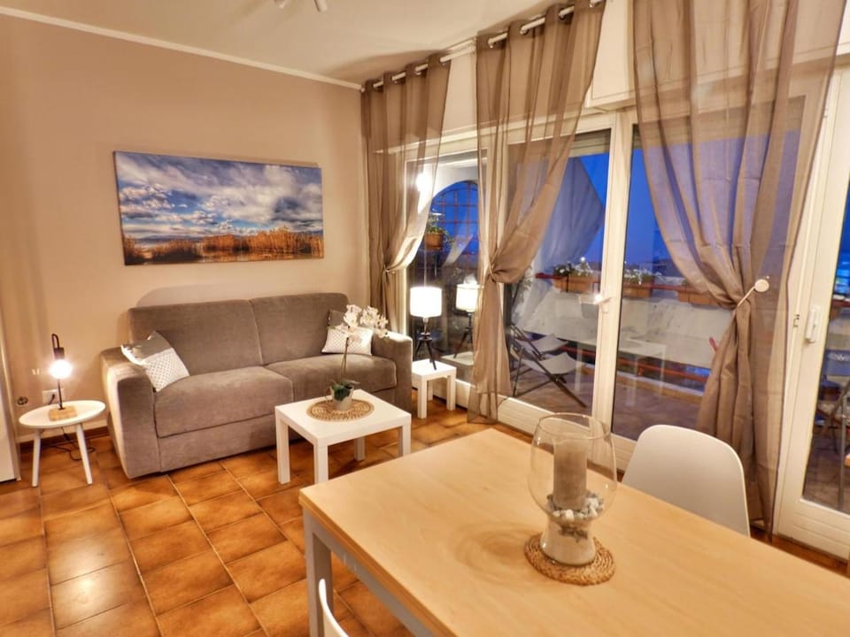 Lake View Penthouse Desenzano Apartment in Desenzano del Garda