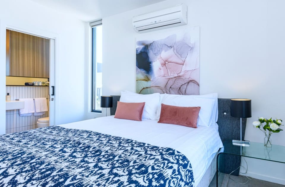 Bed, Bathroom, Bedroom, air conditioner