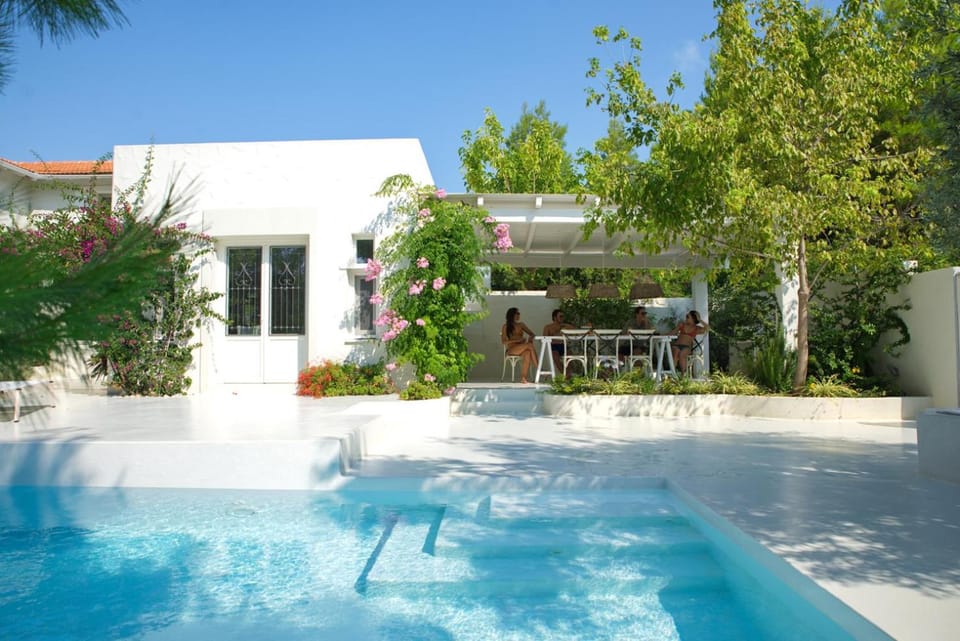 Swimming pool, Swimming pool