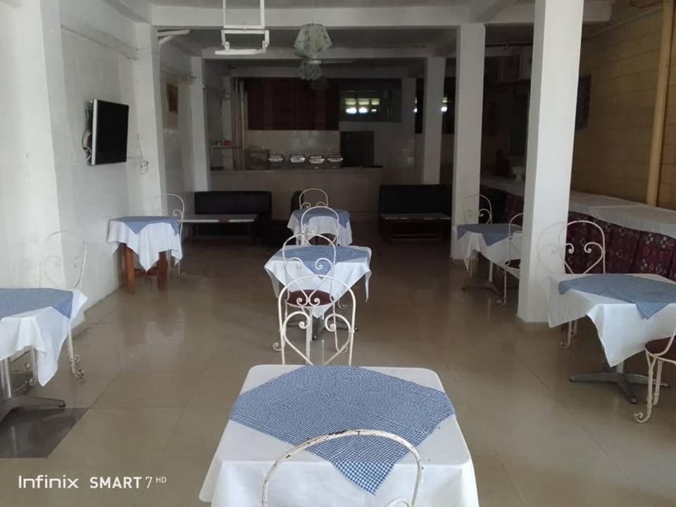 Restaurant/places to eat, Balcony/Terrace