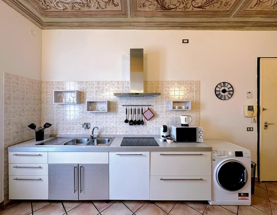 Coffee/tea facilities, Kitchen or kitchenette, washing machine, dryer