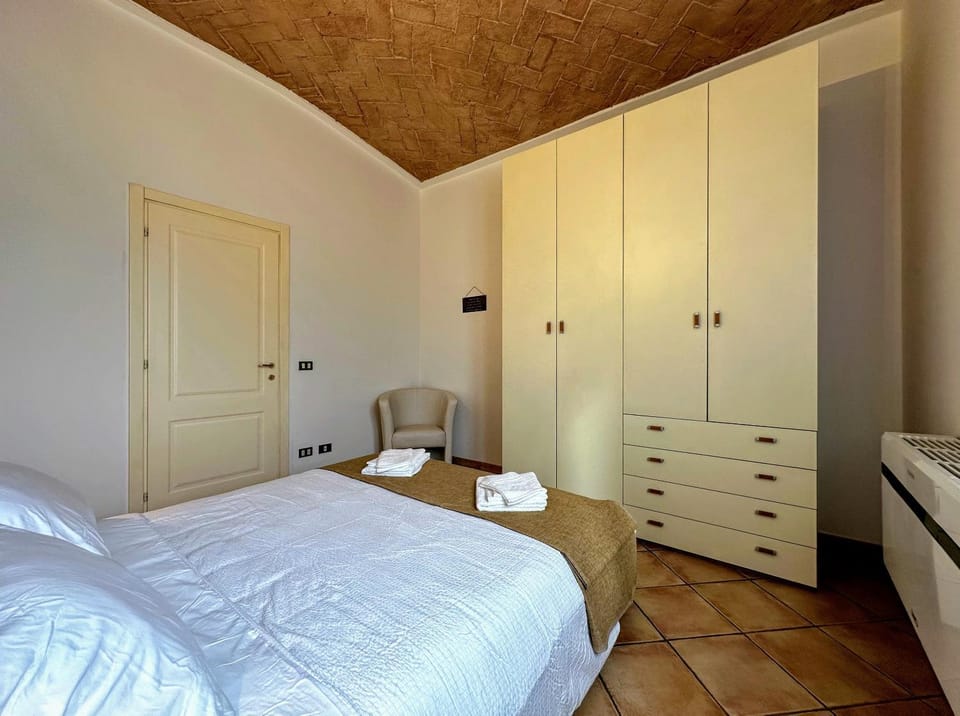 Bed, Photo of the whole room, Bedroom, wardrobe, air conditioner