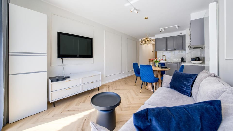 TV and multimedia, Kitchen or kitchenette, Living room, Seating area, Dining area