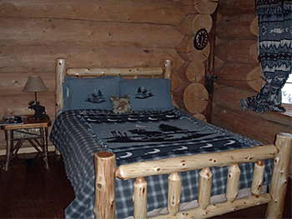 Beautiful Log Cabin with Jacuzzi Bathtub in the heart of Adirondack State Park Cabin in Upper Saranac Lake