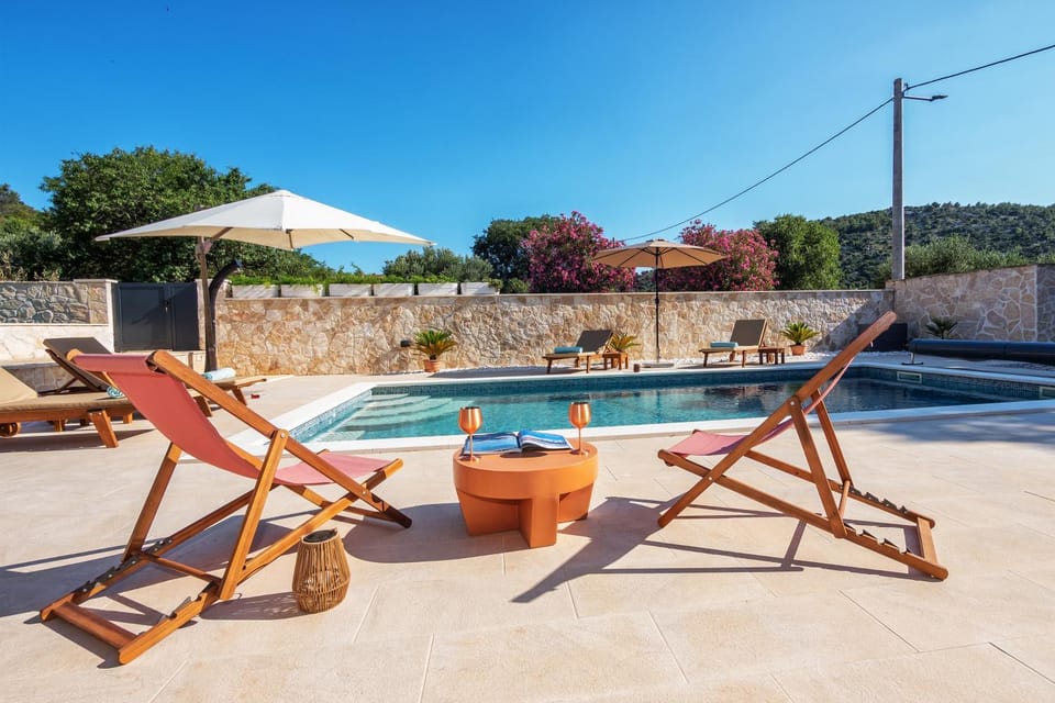 Natural landscape, Swimming pool, sunbed