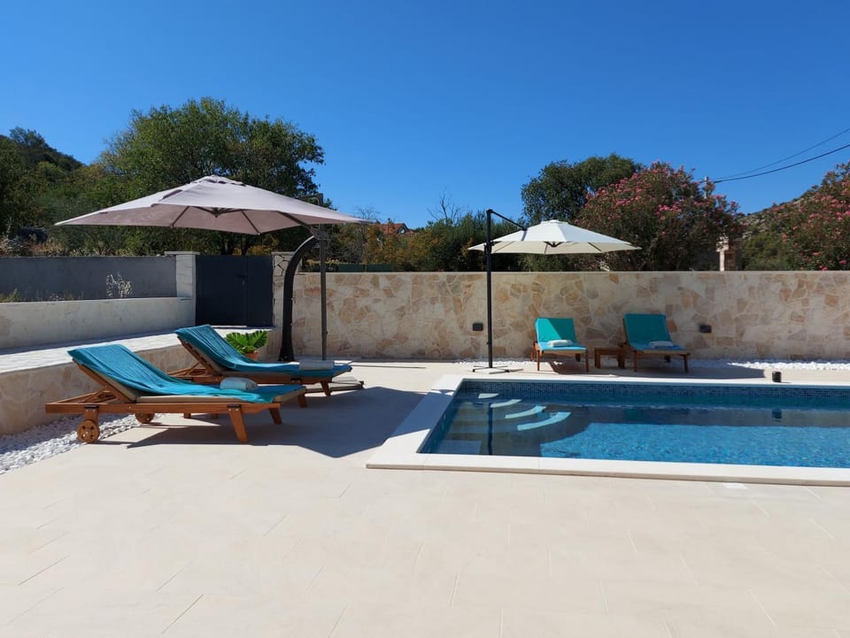 Natural landscape, Swimming pool, sunbed
