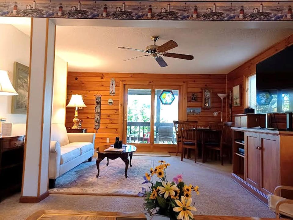 Rustic and Pet-Friendly Cabin Rental with Outdoor Hot Tub near Wisp Resort, Maryland Cabin in Deep Creek Lake