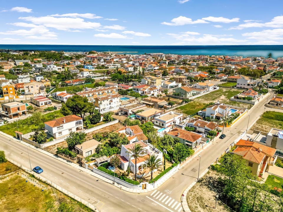 La IBICENCA & JACUZZI by XimoApartments House in Safor