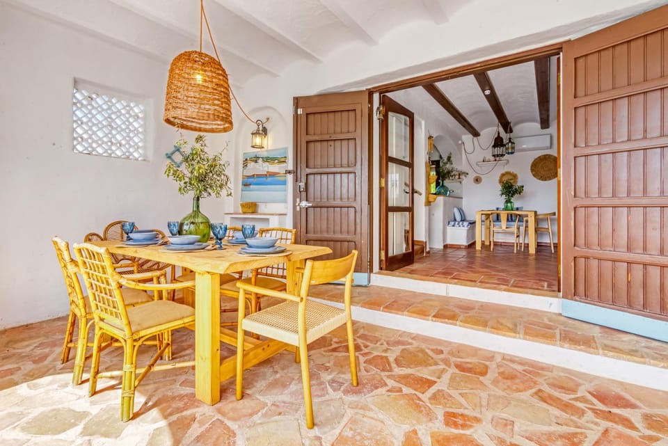 La IBICENCA & JACUZZI by XimoApartments House in Safor