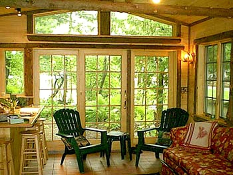 All Season Romantic One-Room Cabin on Moody Pond, in Upstate New York Cabin in Upper Saranac Lake