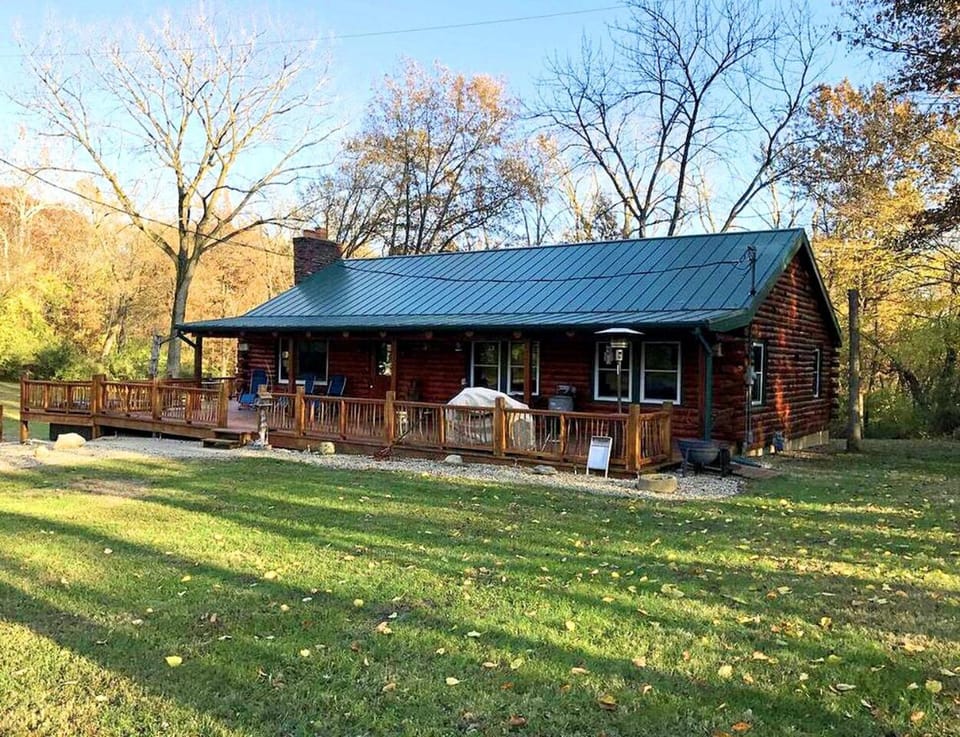 Charming Log Cabin Getaway with Private Hot Tub near Decatur, Illinois Cabin in Decatur