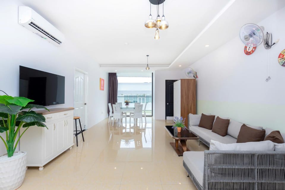 Living room, Guests