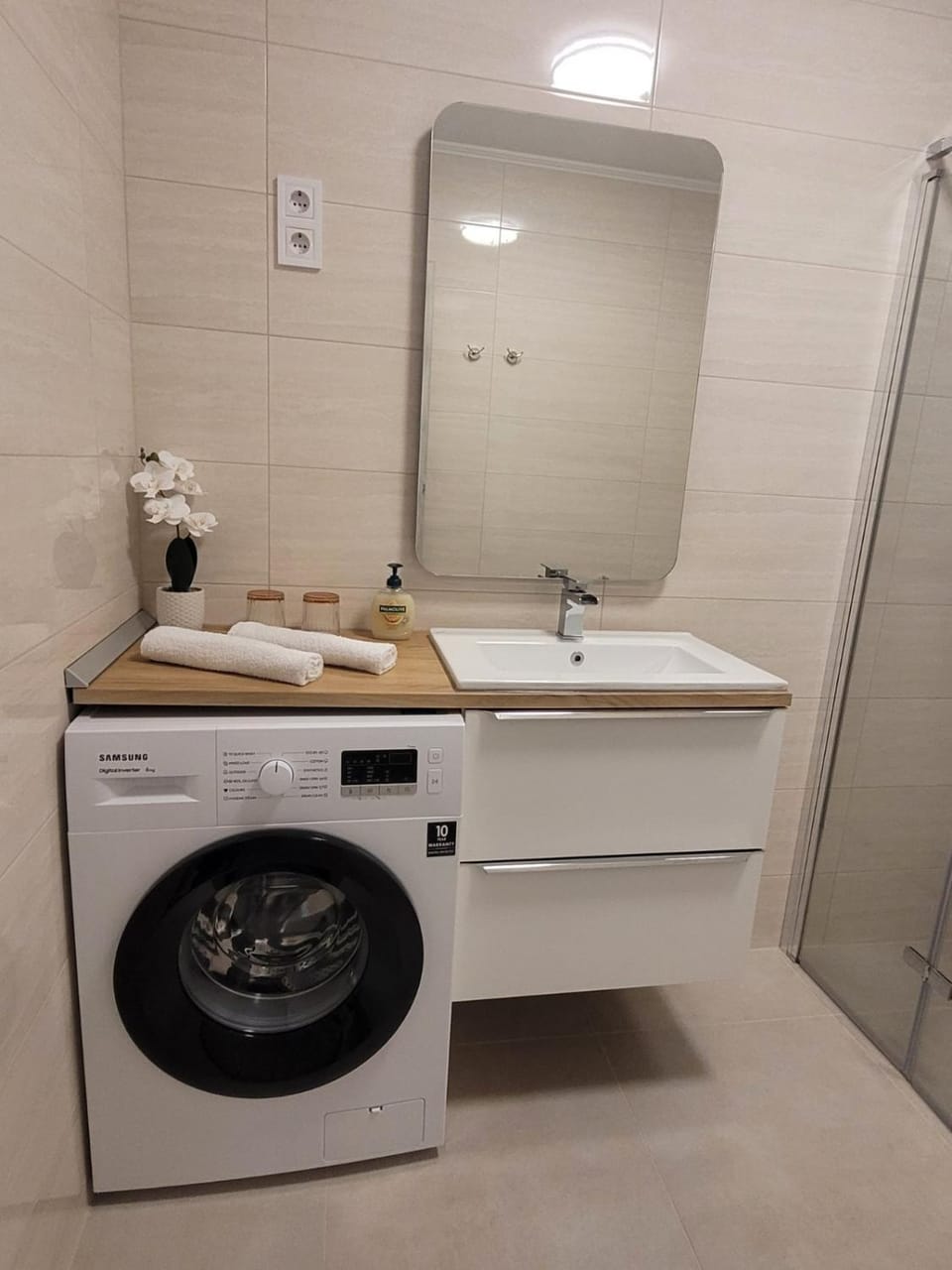 Bathroom, washing machine